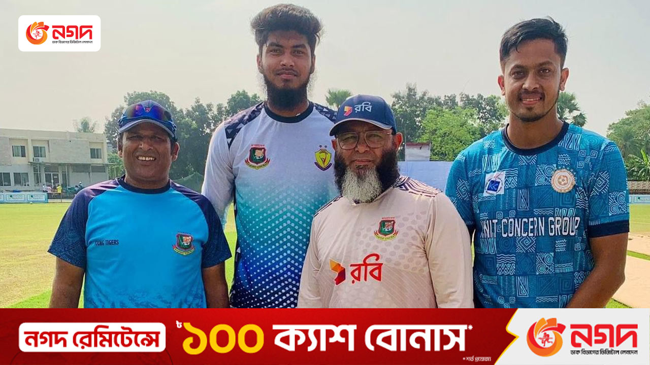 সিরিজের মাঝে বিকেএসপি গিয়ে মুশতাকের লোকাল স্পিনারদের সাথে কাজ