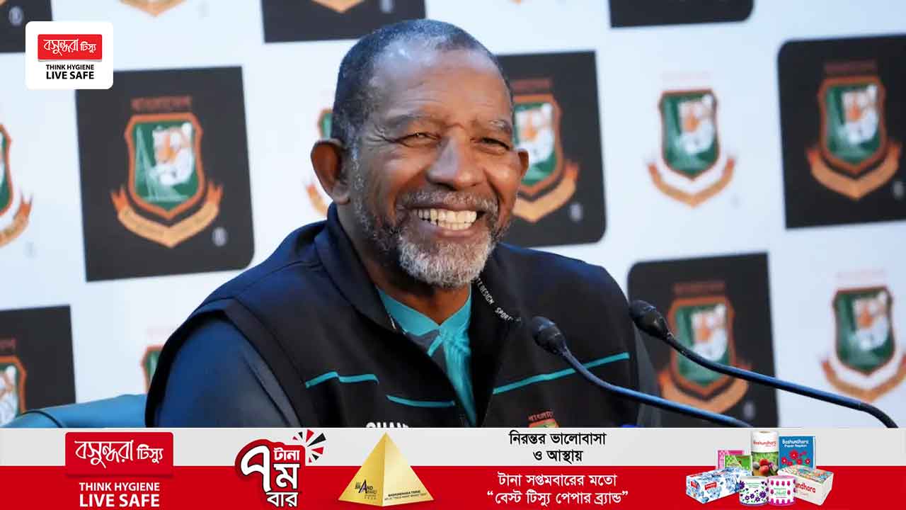 দ্বিতীয় ওয়ানডেতে প্রধান কোচ সিমন্সকে পাচ্ছে না বাংলাদেশ