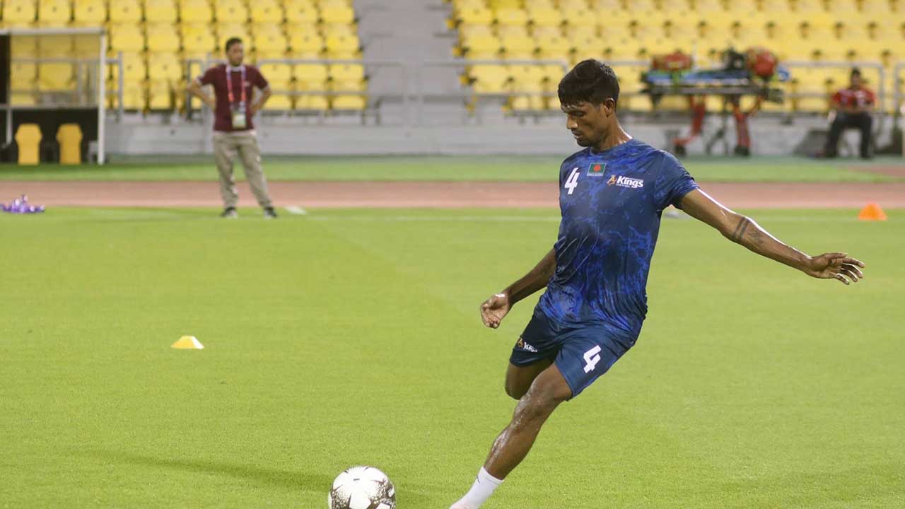 দোহায় ‘অতিরিক্ত’ গরম, তবু সেরাটা দিতে প্রস্তুত তপু বাহিনী
