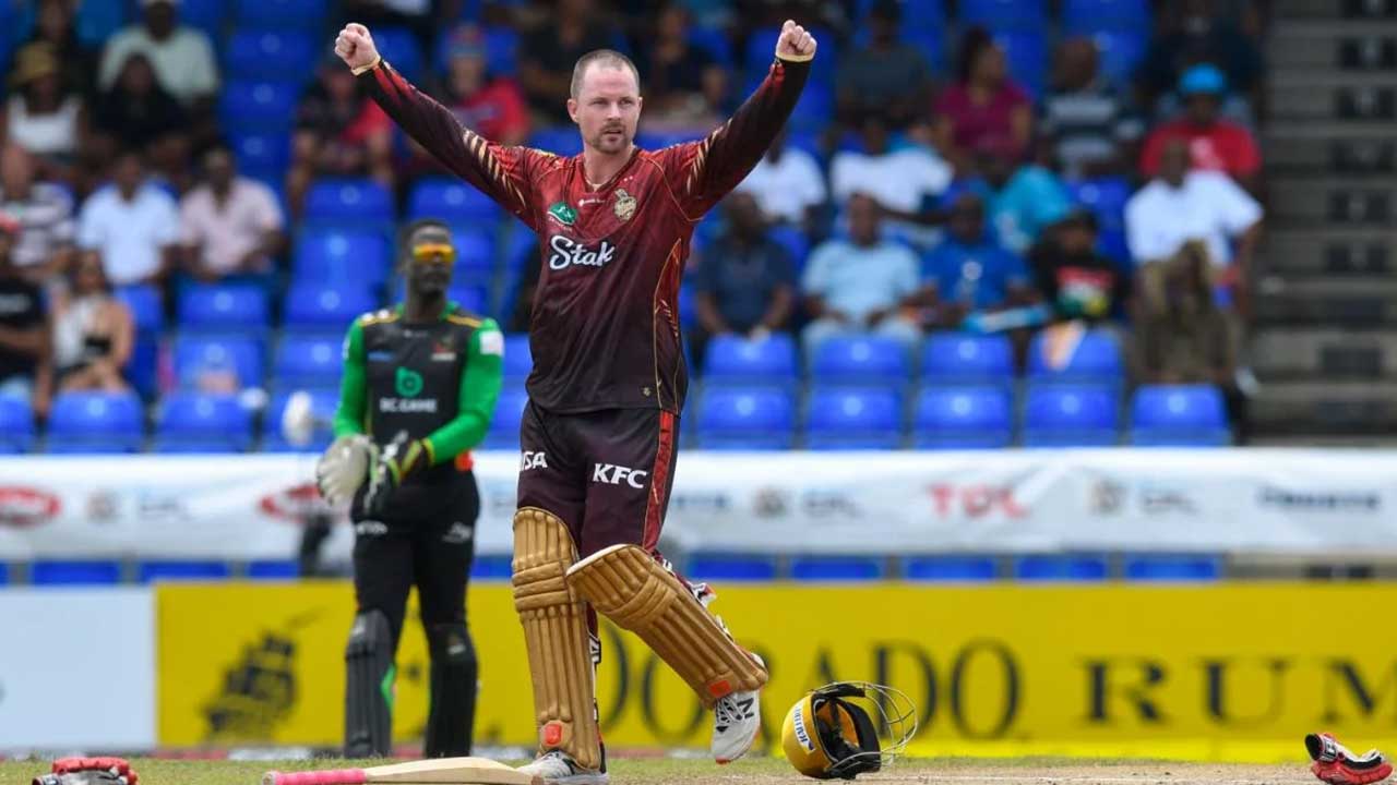 ফেরার ম্যাচে মুনরোর রেকর্ড গড়া সেঞ্চুরি