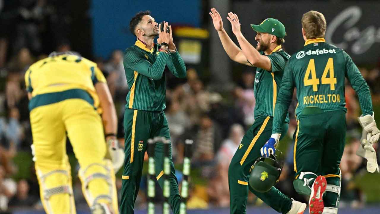 মহারাজের ক্যারিয়ারসেরা বোলিংয়ে উড়ে গেল অস্ট্রেলিয়া