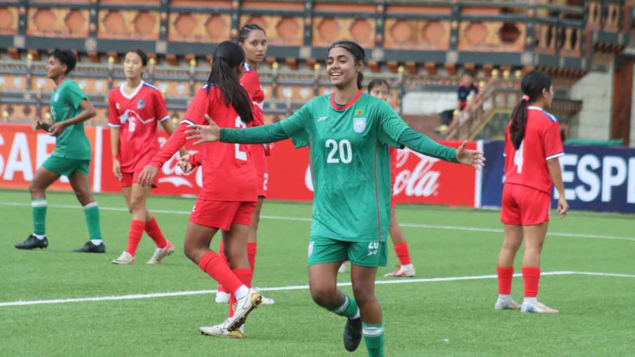 প্রীতির হ্যাটট্রিকে নেপালকে বিধ্বস্ত করল বাংলাদেশ