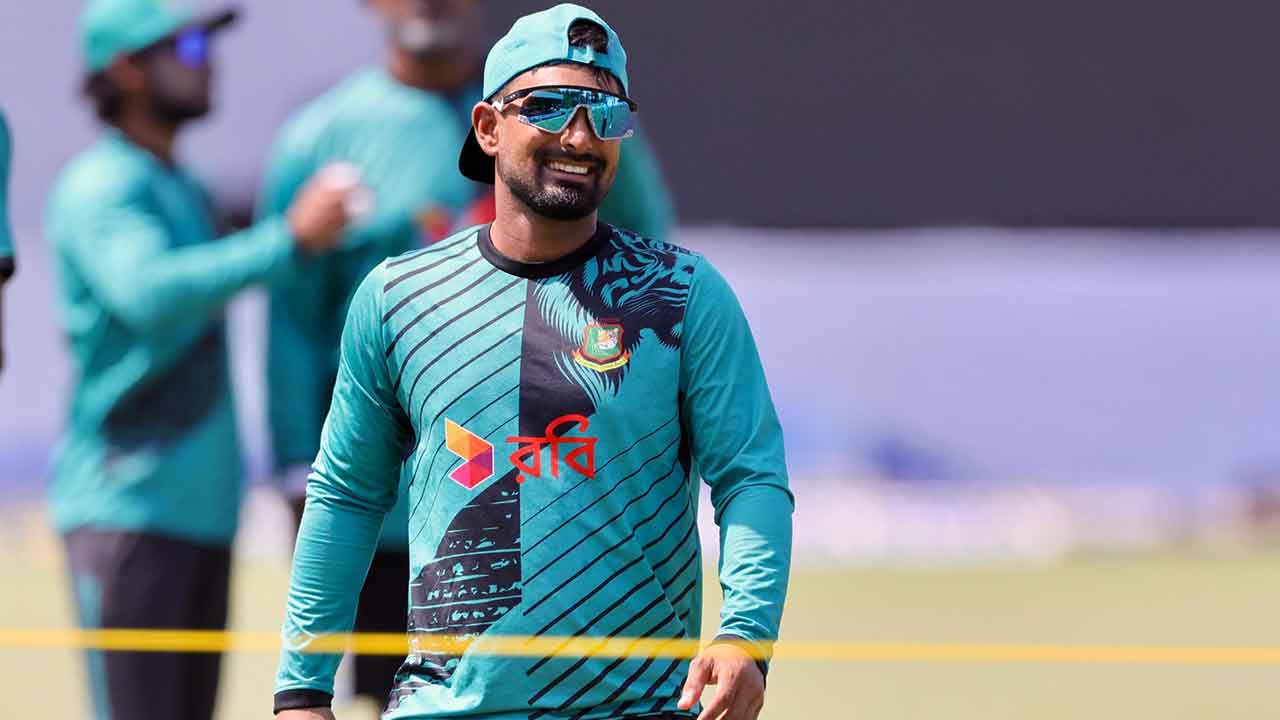 অন্যরকম ফিফটির সামনে দাঁড়িয়ে লিটন