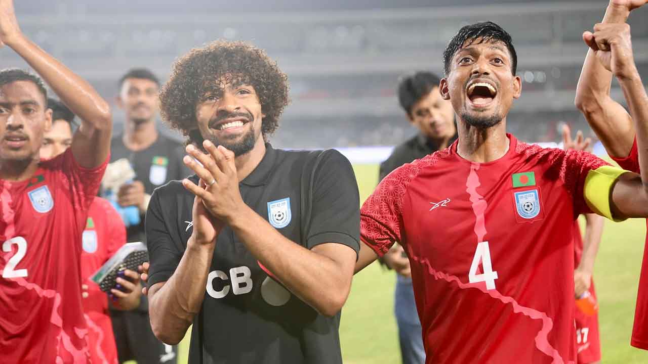 হামজাকে পেতে চেষ্টা করছে বাফুফে, না পেলে কষ্ট হবে তপুদের