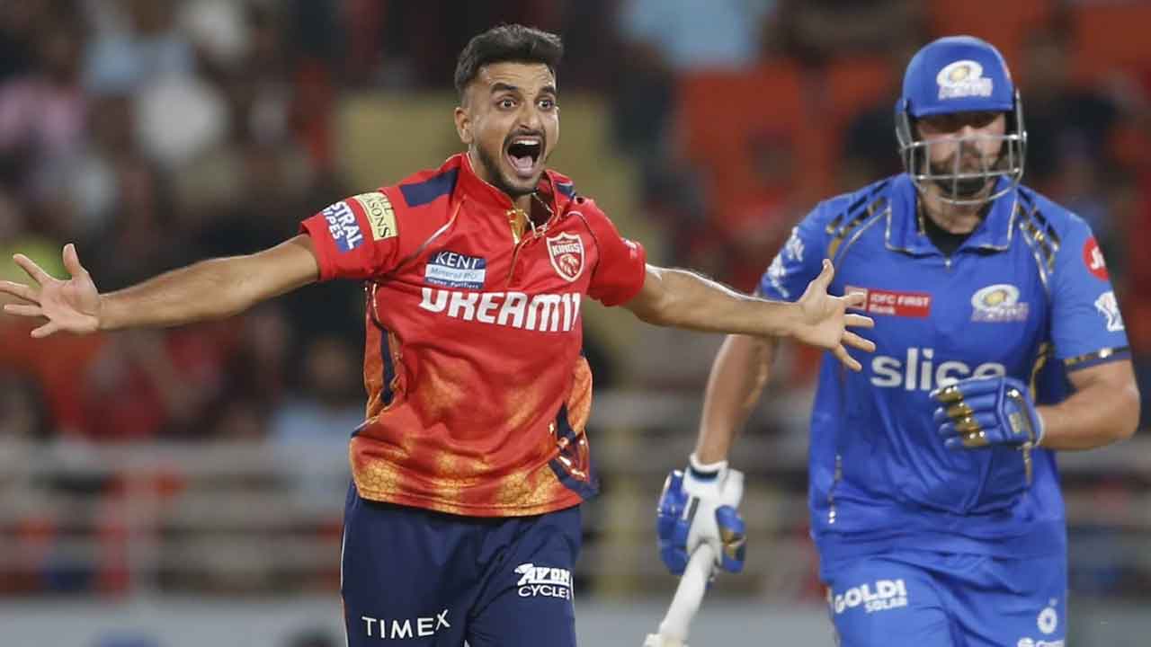 ১৪ বছর পর গুজরাটে আইপিএল রেকর্ডধারী পেসার