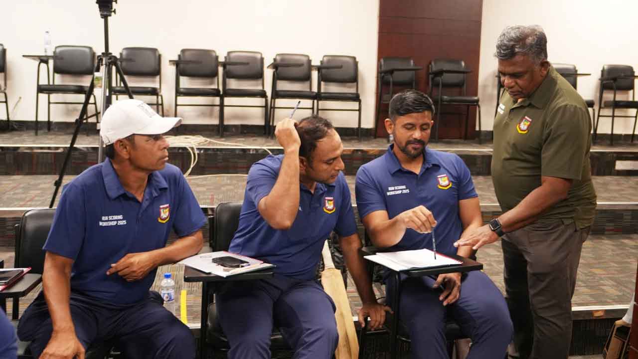 দেশের সংকট মিটিয়ে বিদেশেও কোচ পাঠানোর আশা বুলবুলের