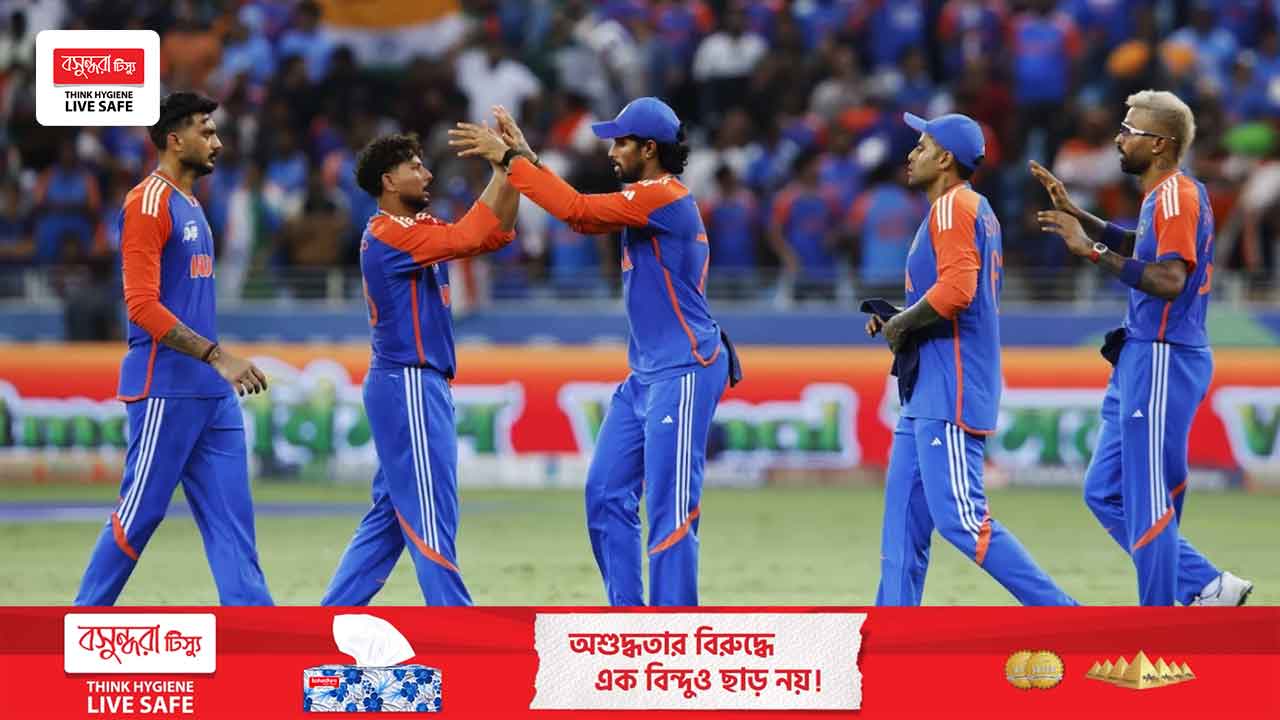 কুলদিপ-অক্ষরের স্পিন বিষে নীল পাকিস্তান