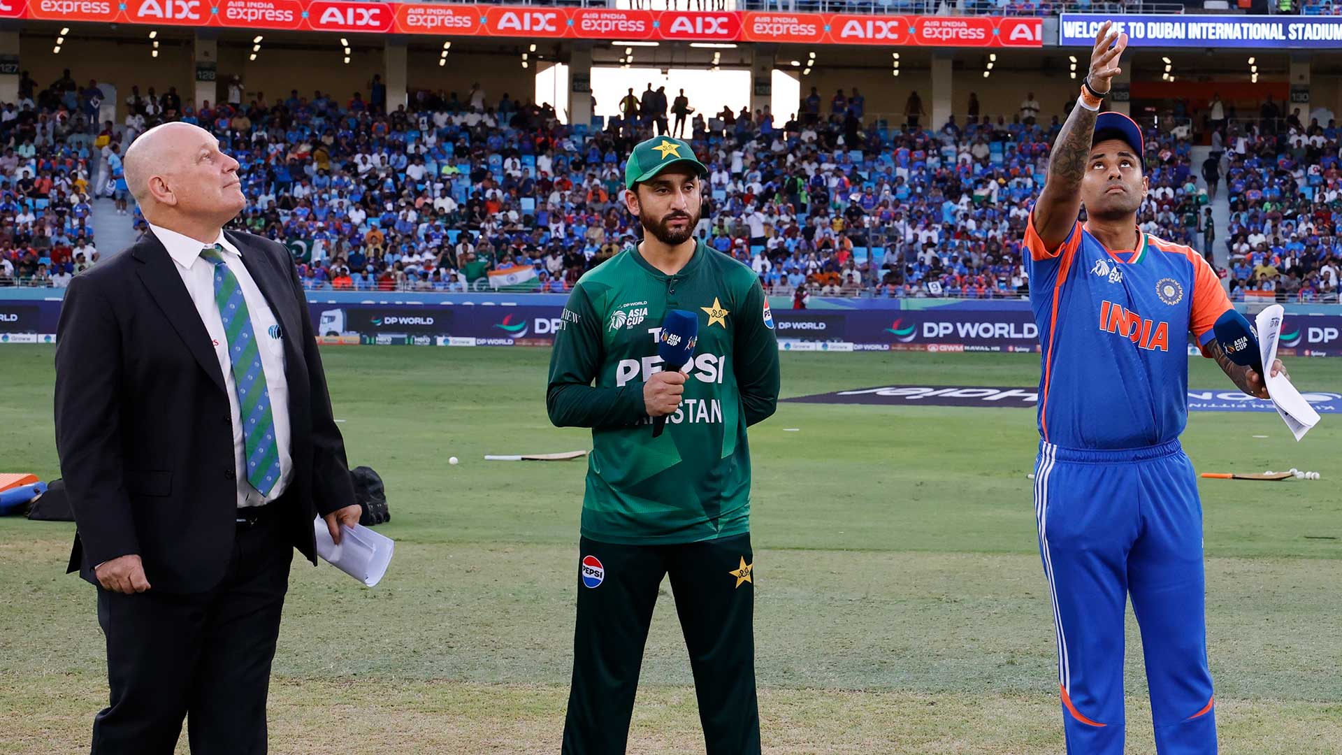পাক-ভারত দ্বন্দ্ব: ম্যাচ রেফারির অপসারণ চান পিসিবি প্রধান