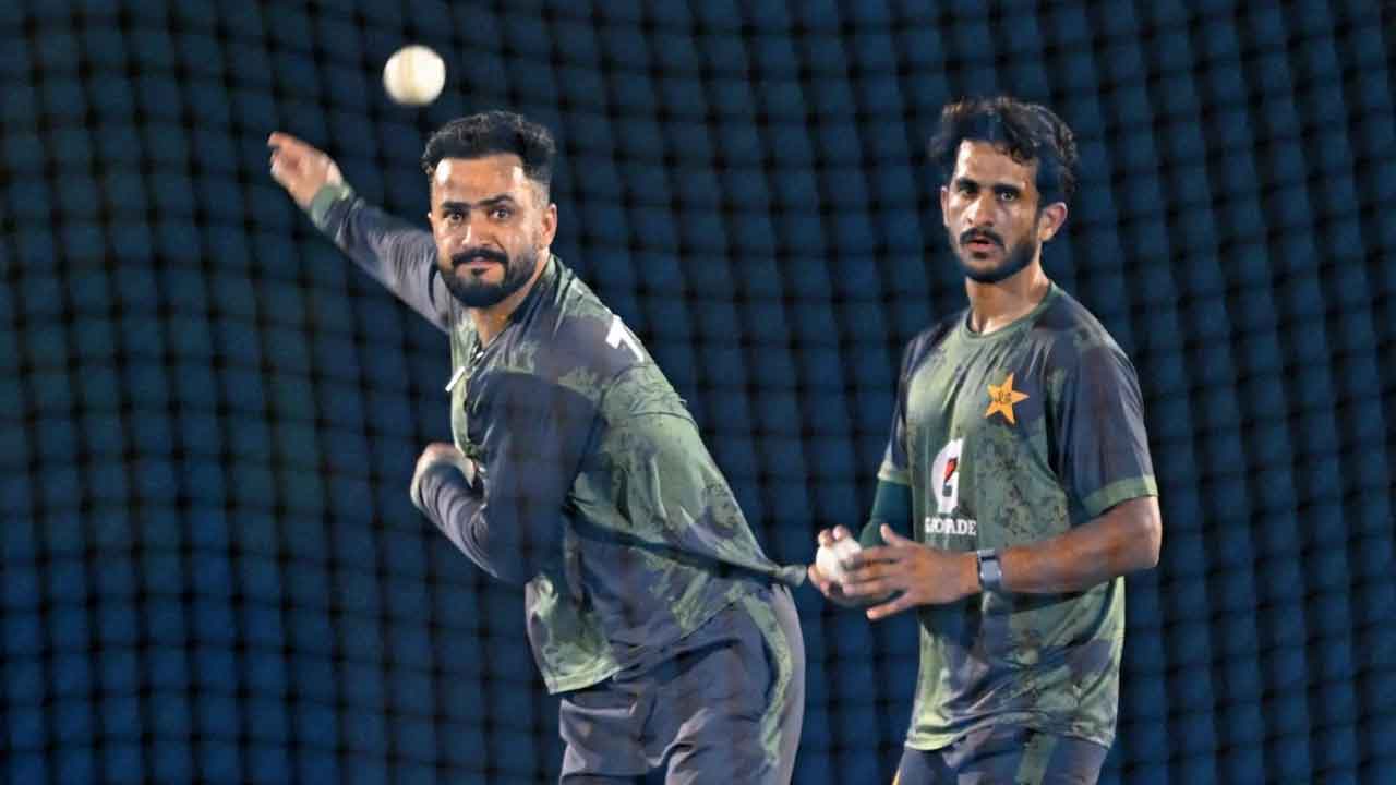মাঠে পাকিস্তান দল, বদলায়নি রেফারি