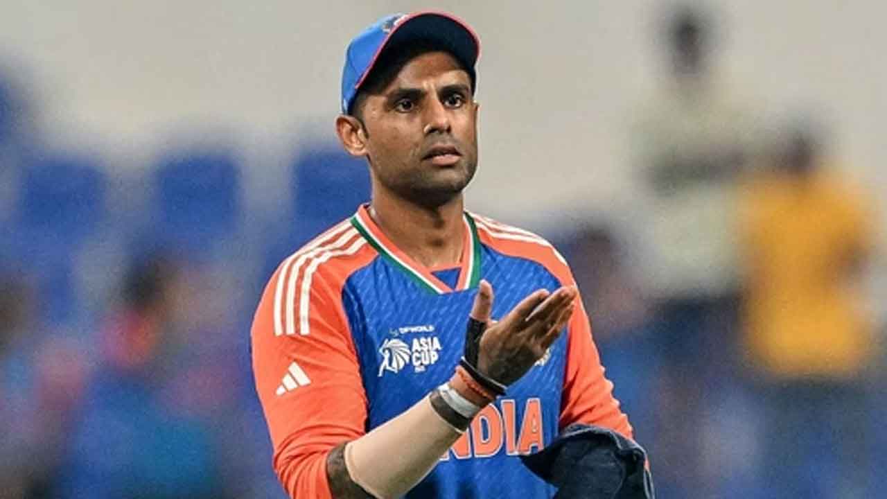 ট্রফির ফটোশুটে ছিলেন না সূর্যকুমার, ফাইনালের আগে নতুন বিতর্ক