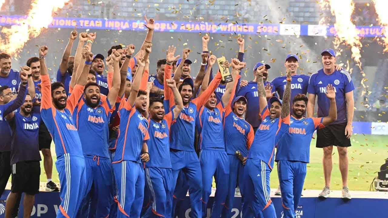 এশিয়া কাপে ভারতের ট্রফি-কাণ্ডে নাখোশ ডি ভিলিয়ার্স