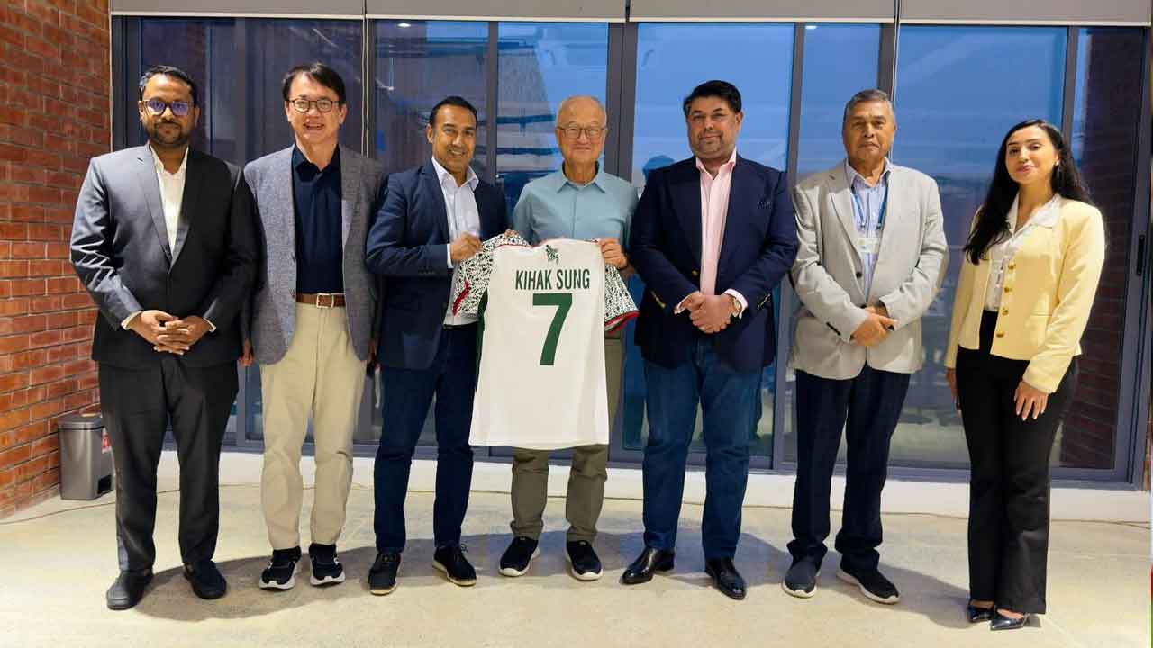 আফঈদাদের ক্যাম্প পরিদর্শন করলেন বাফুফে সভাপতি