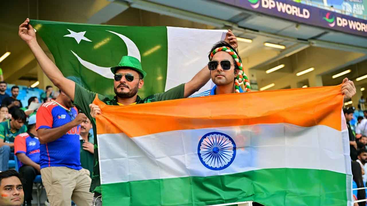 ভারত-পাকিস্তান ম্যাচের আগে মাঠে সাপ-আতঙ্ক