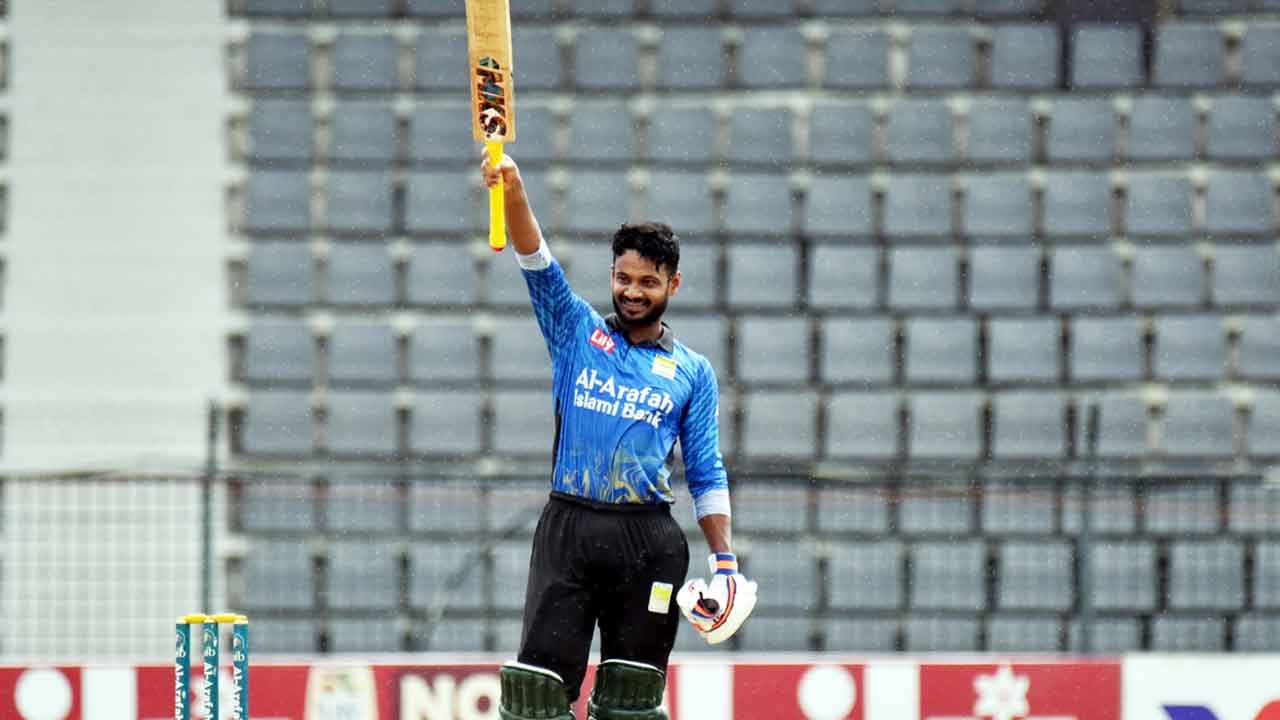 ৯ ছক্কায় জয়ের রেকর্ড গড়া সেঞ্চুরি