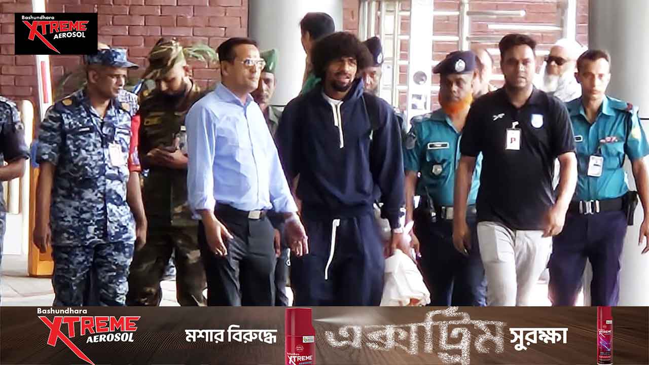 ঢাকায় পৌঁছেছেন হামজা