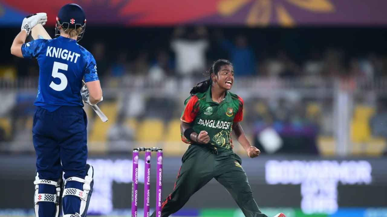 ২ বার ক্যাচের পরও আউট দেননি ভারতের আম্পায়ার, অবাক নাইট