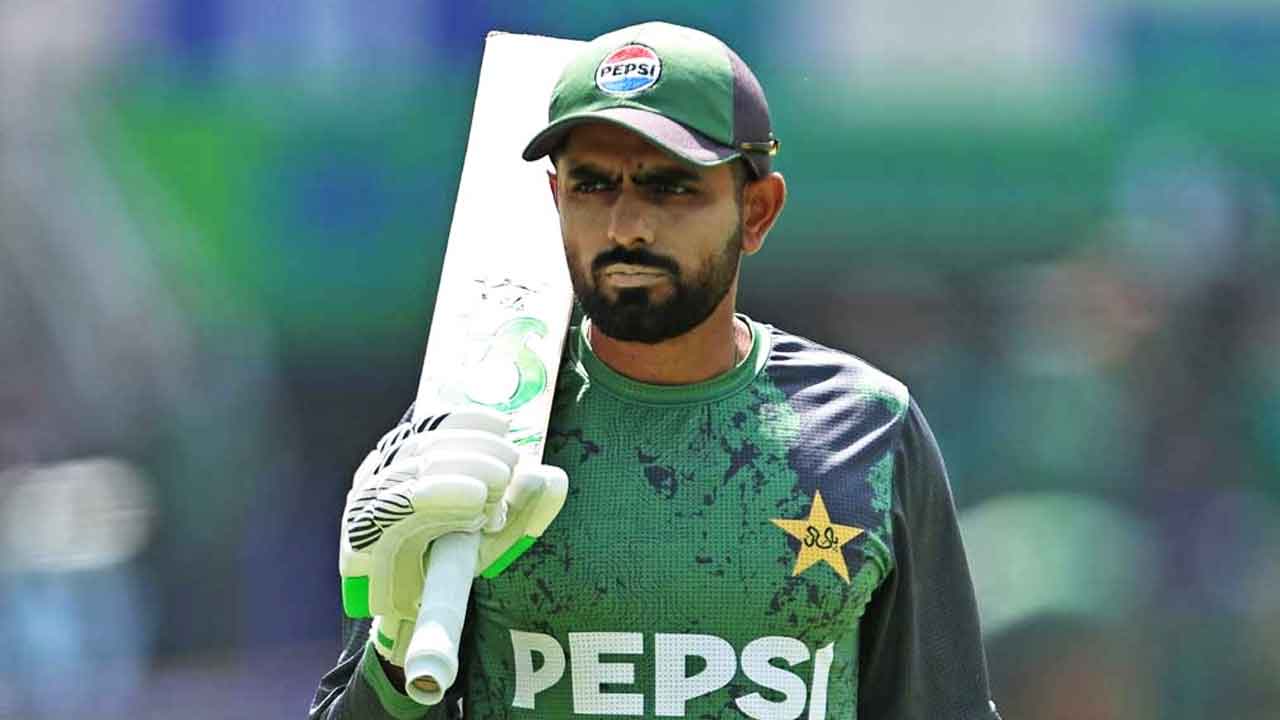 টি-টোয়েন্টি দলে বাবারকে ফেরাল পাকিস্তান