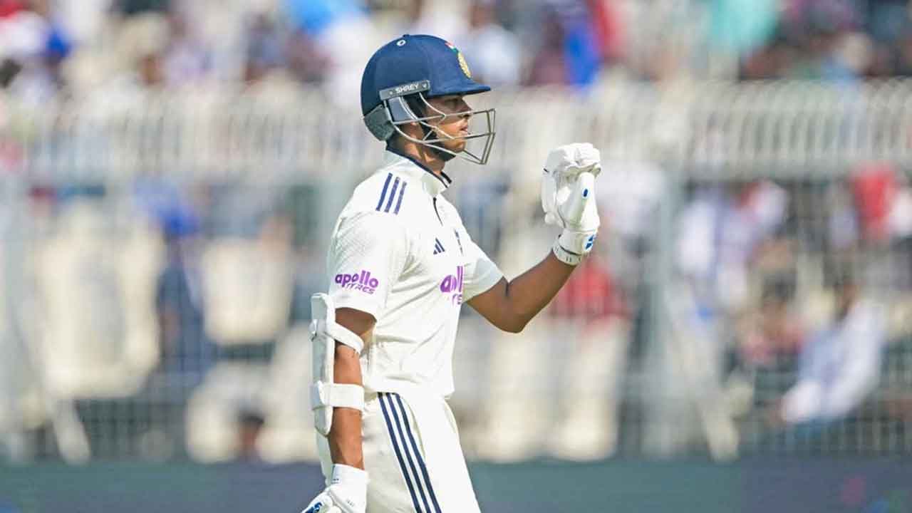 ২৪ ইনিংস পর ঘরের মাঠে জয়সওয়ালের শূন্য