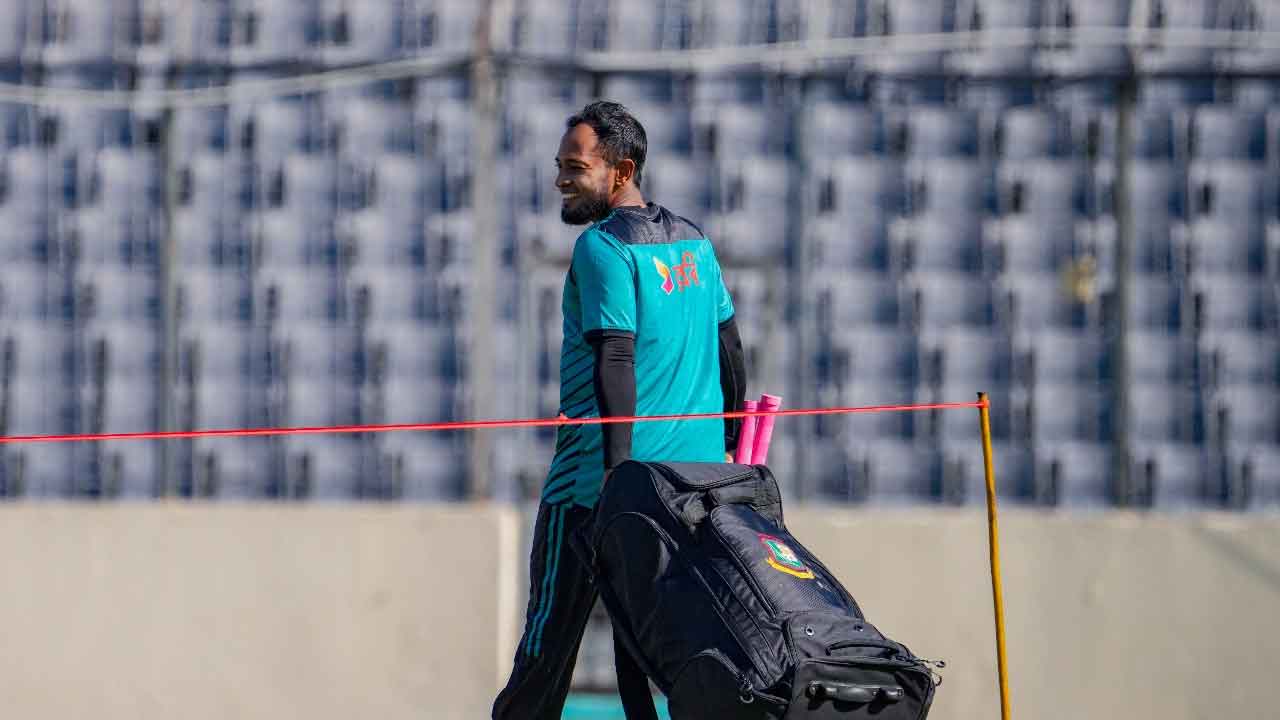 টেস্টের শতক: যে বিশ্ব রেকর্ডের অপেক্ষায় মুশফিক