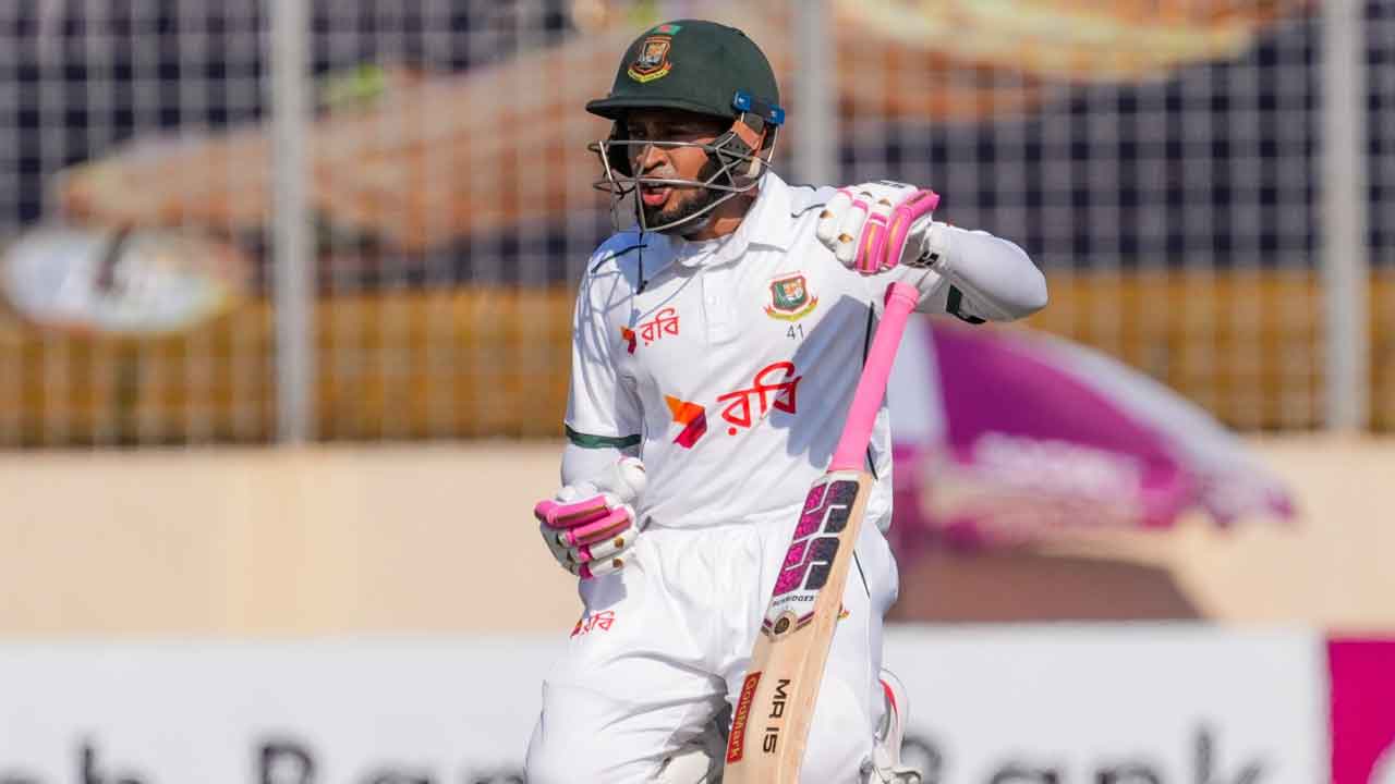 দুর্দান্ত সেঞ্চুরিতে ইতিহাসের পাতায় মুশফিক