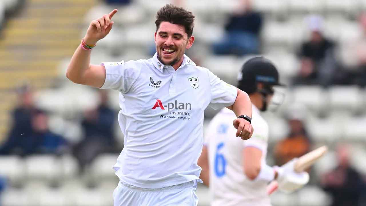 ইংল্যান্ডের ফাস্ট বোলার জশ টাং