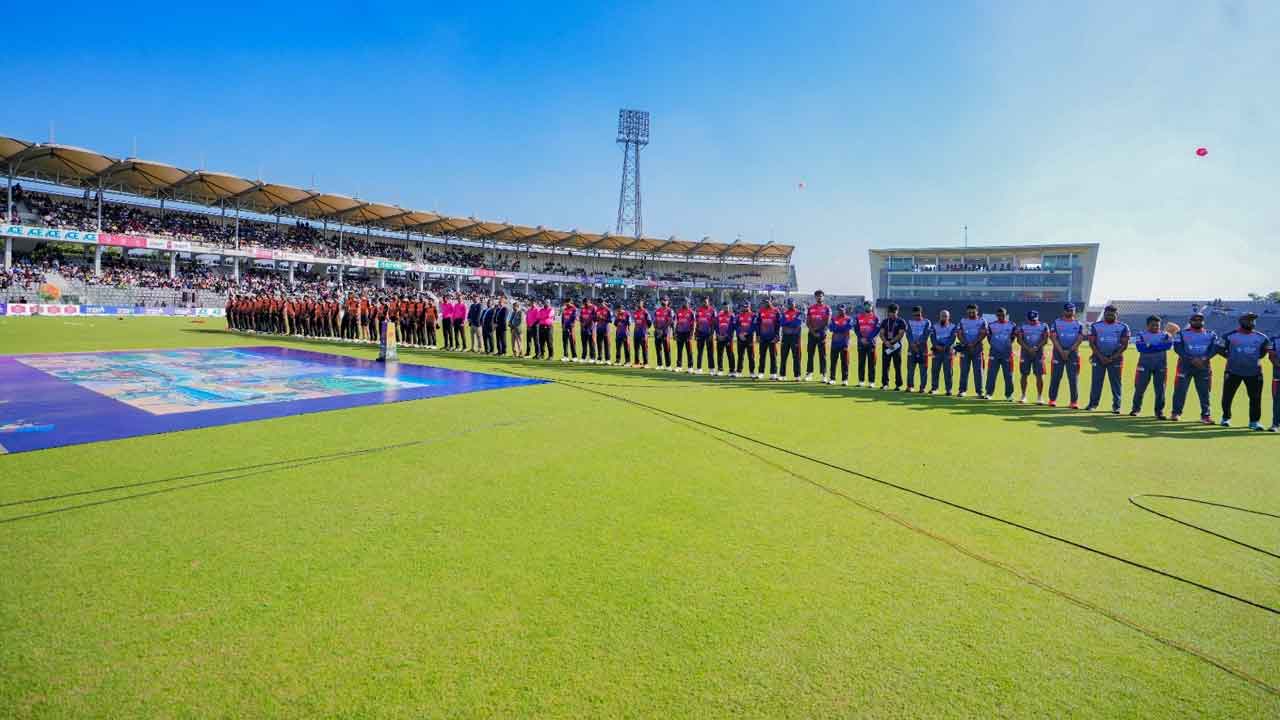 বিপিএলে হাদির জন্য ১ মিনিট নীরবতা