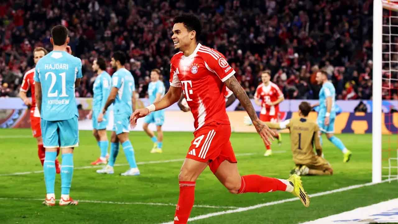 দিয়াসের হ্যাটট্রিকে জয়ে ফিরল বায়ার্ন, লঁসকে টপকে শীর্ষে উঠল পিএসজি