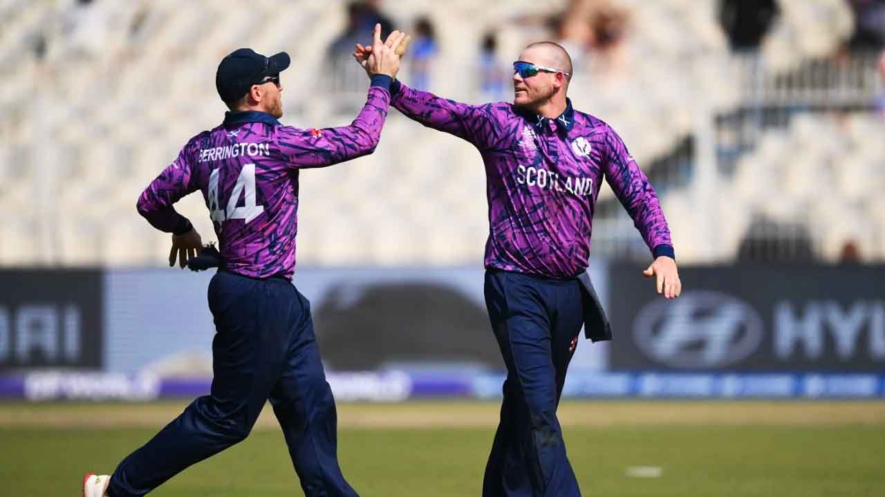 দুই ভাইয়ের লড়াই থামিয়ে স্কটল্যান্ডের রেকর্ডগড়া জয়