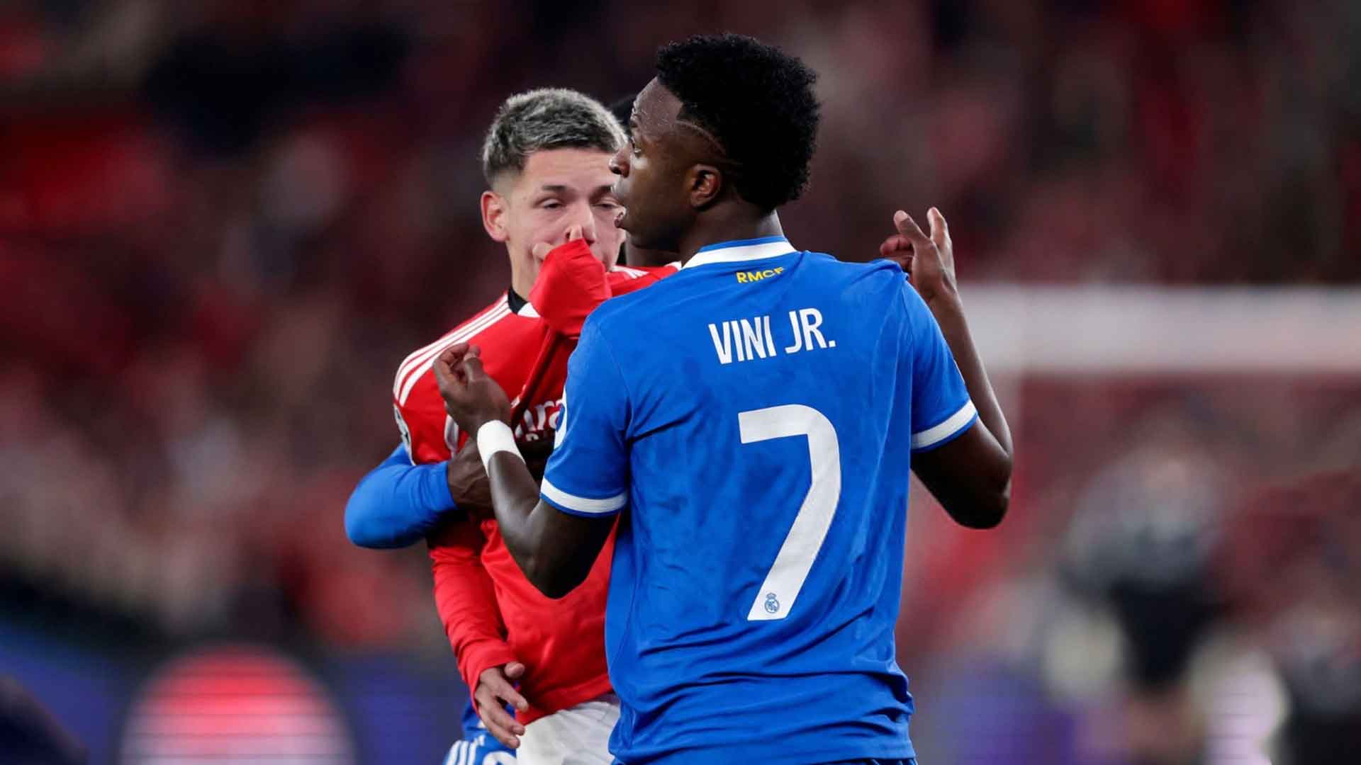 মাঠে মুখ ঢাকলেই লাল কার্ড চান ফিফা প্রেসিডেন্ট