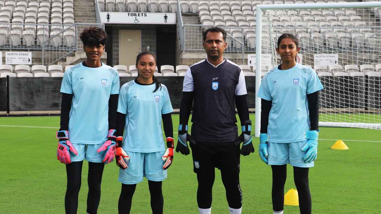 চীনের বিপক্ষে মূল একাদশে নেই জোড়া সাফজয়ী গোলকিপার রুপনা চাকমা