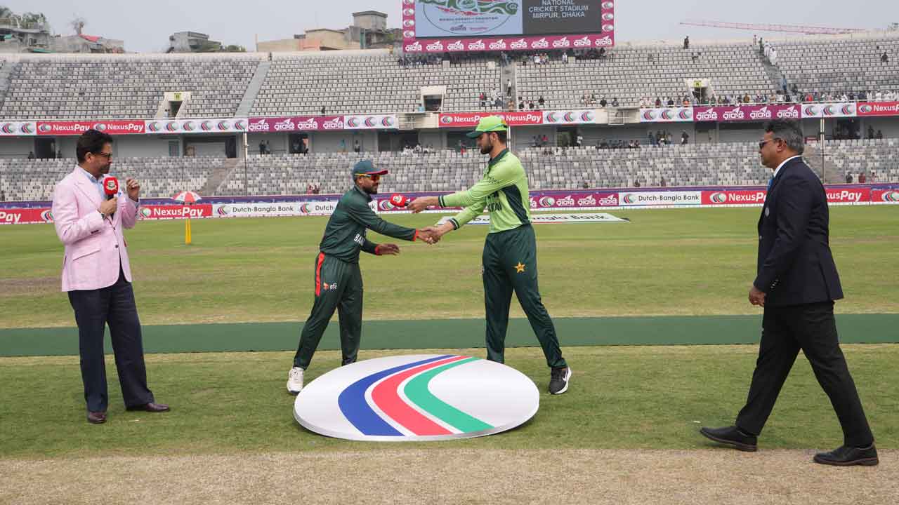 ফিল্ডিংয়ে বাংলাদেশ, নেই সৌম্য, পাকিস্তানের ৪ অভিষেক