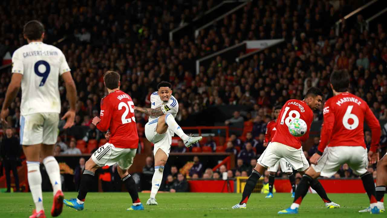 ঘরের মাঠে লিডসের কাছে হারল ম্যানচেস্টার ইউনাইটেড