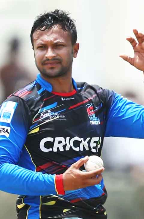 রাসেলের পাশে বসে গেইলের আরেকটু কাছে সাকিব