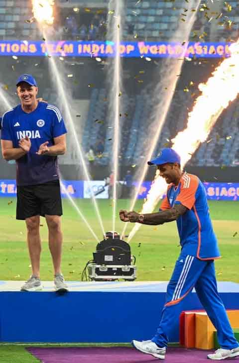 দলের ১৪ ক্রিকেটারই আমার আসল ট্রফি: সূর্যকুমার