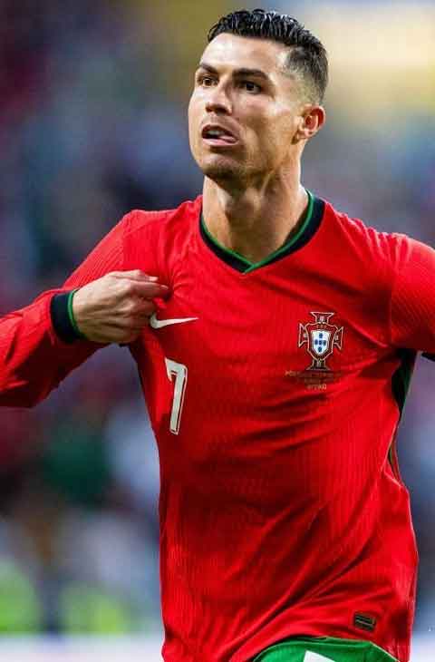 আয়ারল্যান্ডের মাঠে ‘ভালো ছেলে’ হতে চান রোনালদো