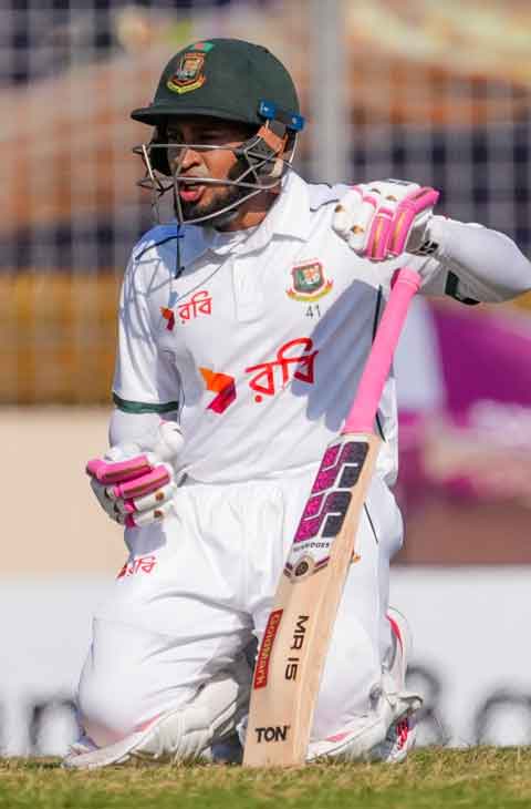 দুর্দান্ত সেঞ্চুরিতে ইতিহাসের পাতায় মুশফিক