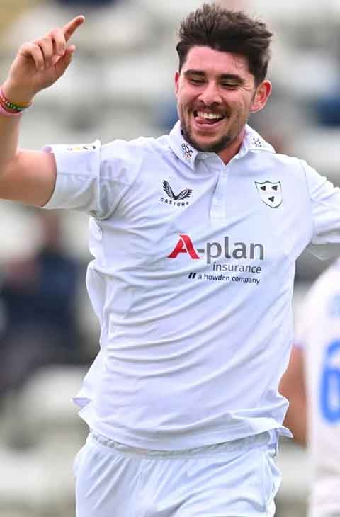 ইংল্যান্ডের ফাস্ট বোলার জশ টাং