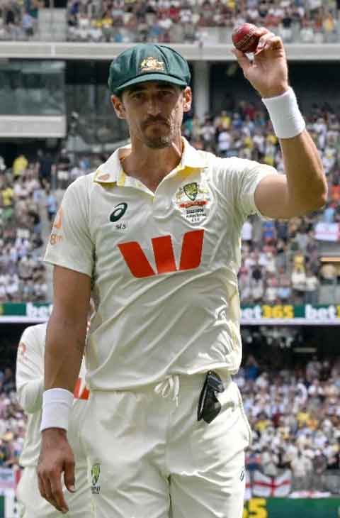 প্রথমবার শীর্ষে ওঠার দ্বারপ্রান্তে স্টার্ক