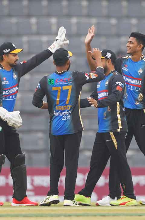 রংপুরের তোপে কাঁপছে চট্টগ্রাম