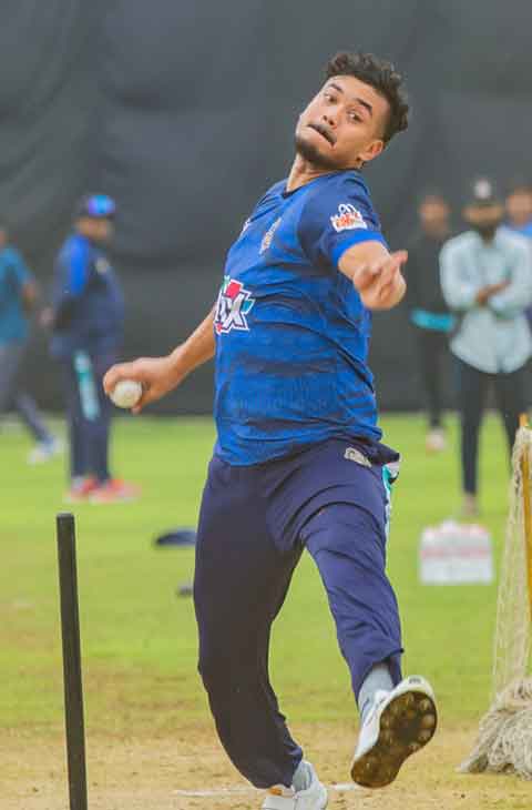 খালেদা জিয়ার জন্য নীরবতা, তাসকিনকে নিয়ে ফিল্ডিংয়ে ঢাকা