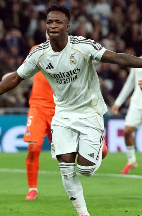 ভিনিসিউস জাদুতে বার্সাকে টপকে শীর্ষে রিয়াল