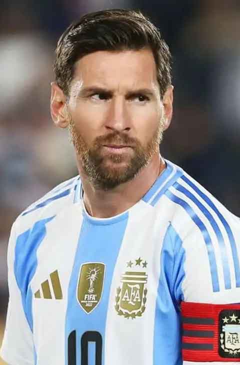 ইংরেজি না শেখায় নিজেকে ‘অজ্ঞ’ মনে হয় মেসির