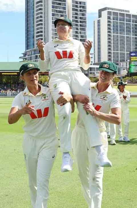 ‘টেস্ট ক্রিকেট চিরজীবী হোক’ - বিদায় বেলায় অ্যালিসা হিলি