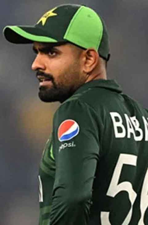 বাবর আজমের জায়গায় যে দুই ক্রিকেটারকে চান হাফিজ