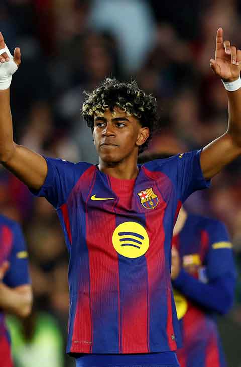 বড় জয়ে রিয়ালের চেয়ে আরও এগিয়ে বার্সেলোনা