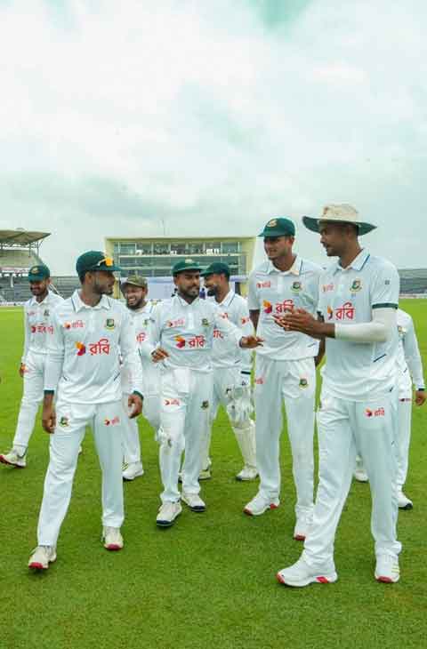 পাকিস্তানকে থামিয়ে উল্টো লিড নিল বাংলাদেশ